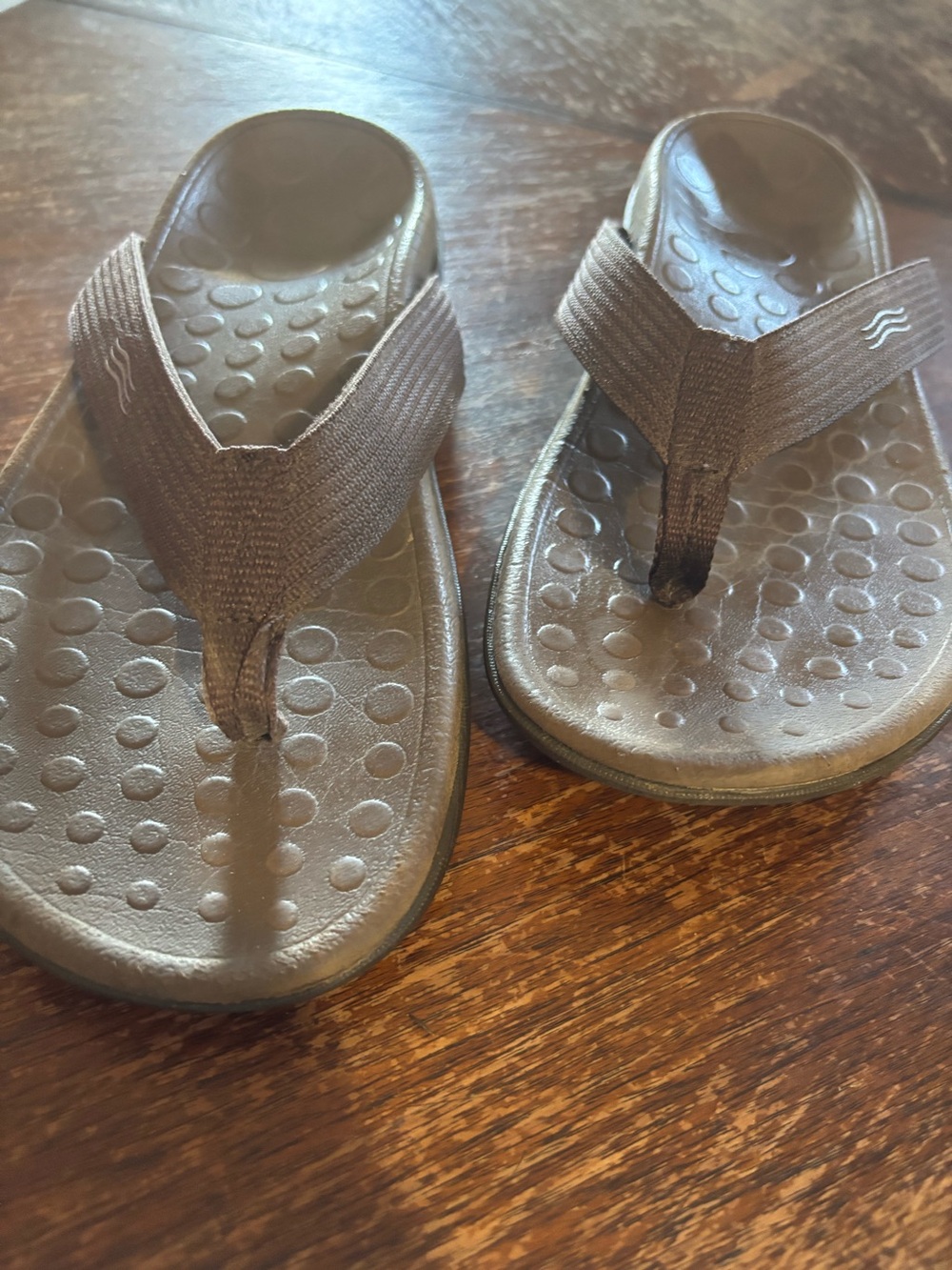 Vionic  Brown Foam Toe-Post Sandals
